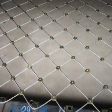 Сетка нержавеющая тросовая со скобочным креплением и ромбической ячейкой Н2 7х7 AISI 304 50х87х2 мм